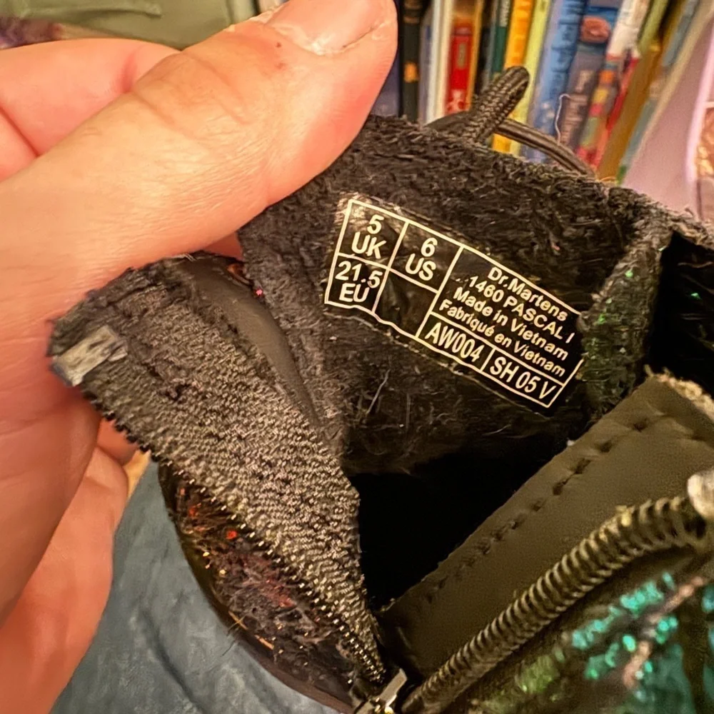Dr. Martens 1460 Pascal Kids Boots in Metallic Rainbow Mermaid Dragon Print 6T